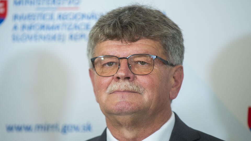 Na snímke predseda Odborového zväzu pracovníkov školstva a vedy na Slovensku Pavel Ondek počas tlačovej konferencie po zasadnutí Rady vlády pre regionálny rozvoj a politiku súdržnosti EÚ na tému Závery z rokovania vlády SR - reštart projektu tabletov pre seniorov 27. júna 2024 v Bratislave. FOTO TASR - Jakub Kotian