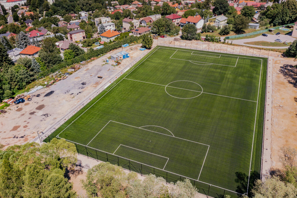 V Banskej Bystrici Hamšík buduje vlastnú futbalovú akadémiu. Na snímke prvé z 3 plánovaných ihrísk futbalovej akadémie Jupie, ktoré Hamšík buduje v mestskej časti Rudlová.