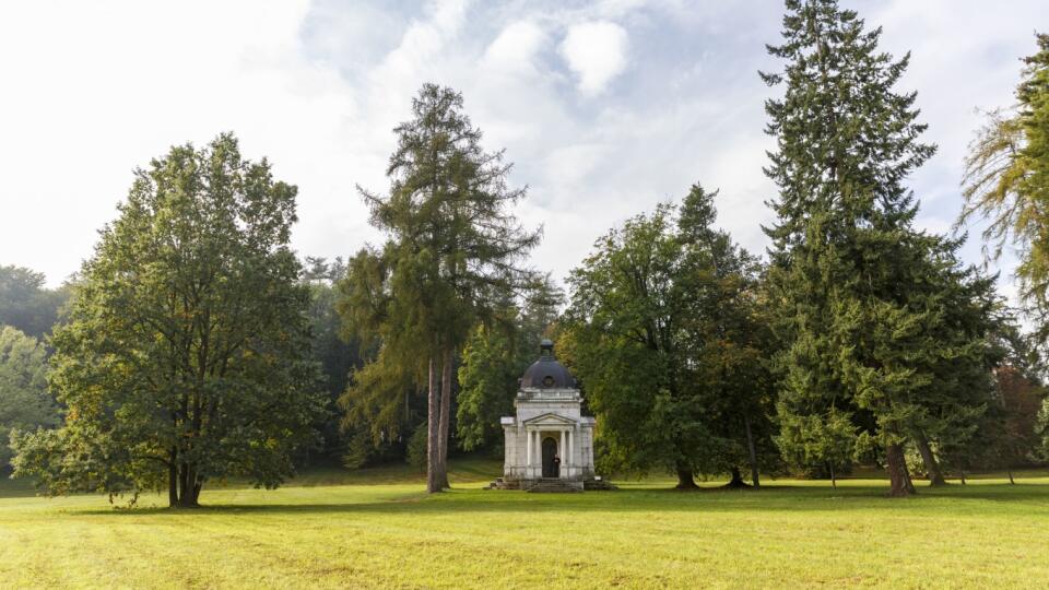 MAUZÓLEUM Miesto posledného odpočinku posledného majiteľa lednického panstva Jozefa Schreibera.