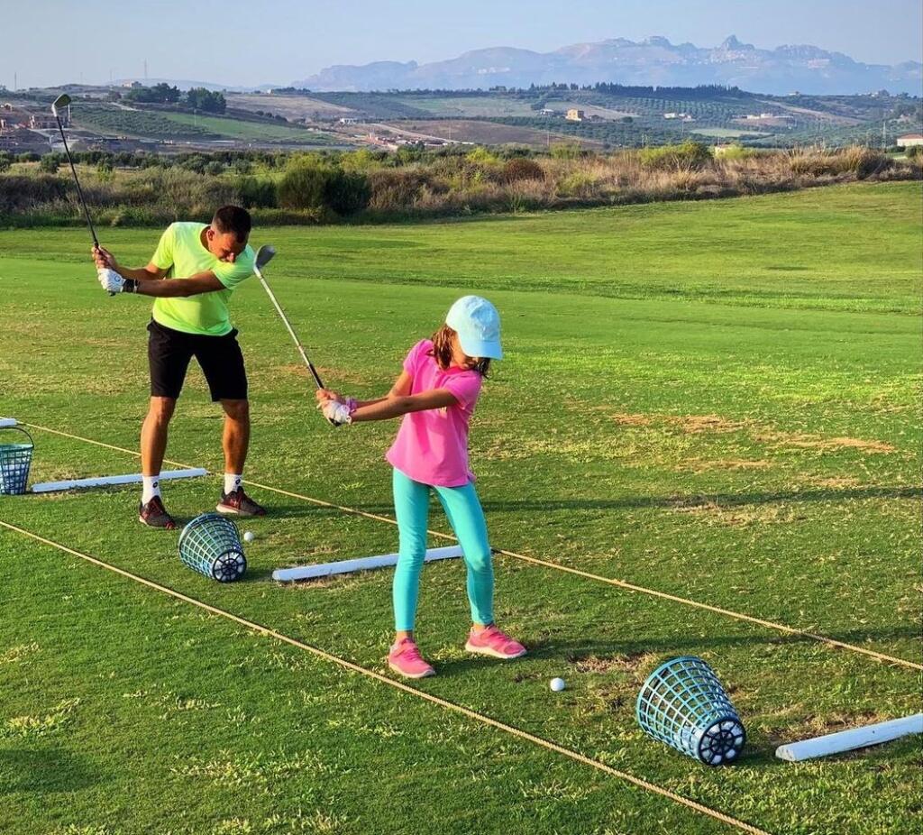Malá Ella sa rovnako ako jej slávny otec venovala v minulosti tenisu, no všetko nasvedčuje tomu, že svoju budúcnosť spája už len s golfom. „Tenis ju prestal baviť, lebo sa pri ňom musí veľa behať. Zhruba pred poldruha rokom sa rozhodla výlučne pre golf a zatiaľ jej ide vynikajúco,