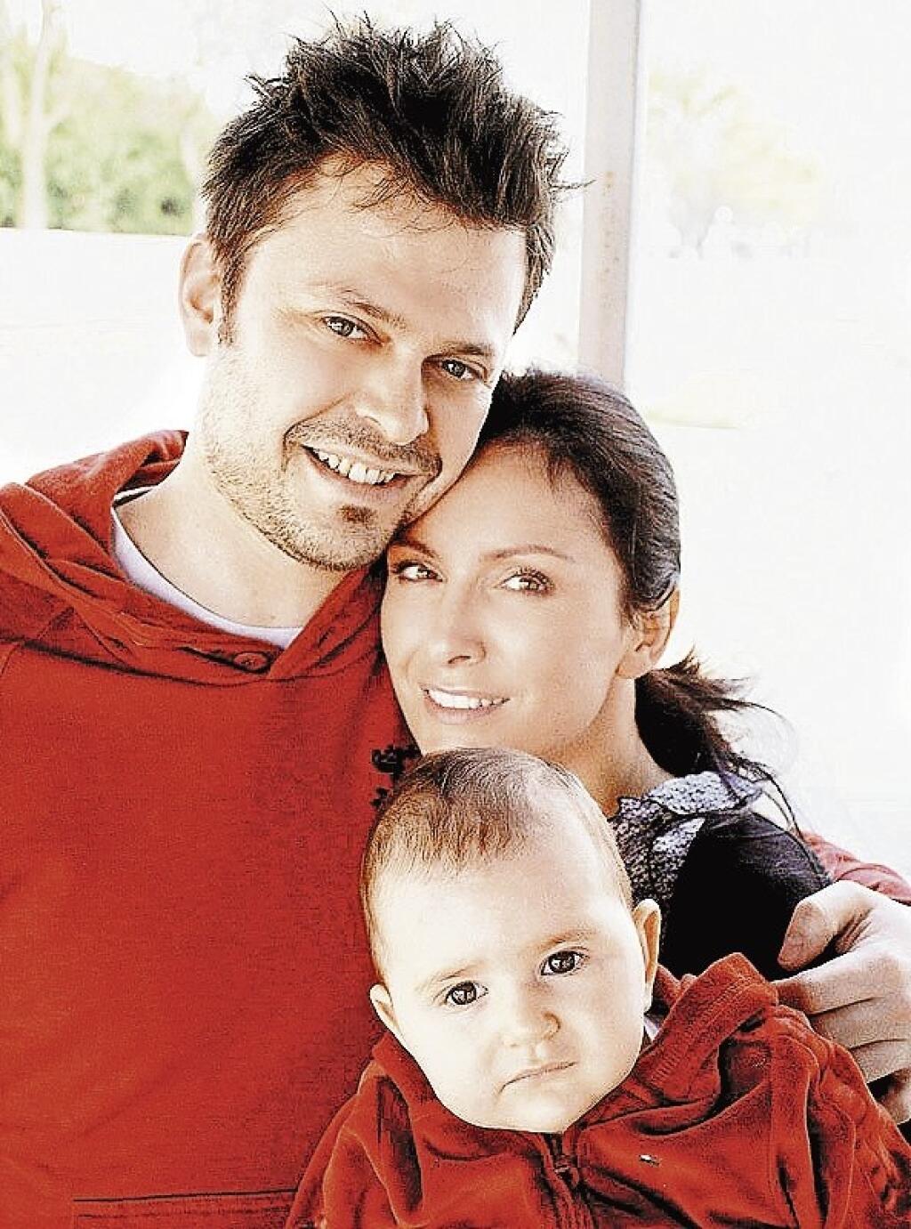 Mičkovicová s partnerom Alexandrom Bártom a ich spoločnou dcérkou Ester.