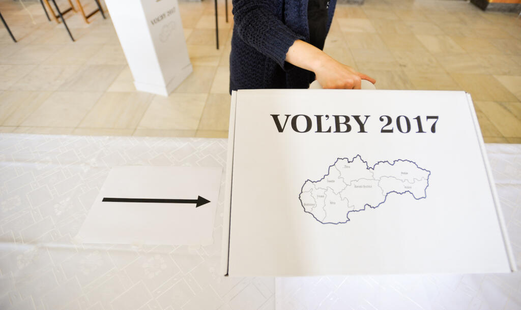 VOºBY V⁄C: PrÌprava volebn˝ch miestnostÌ