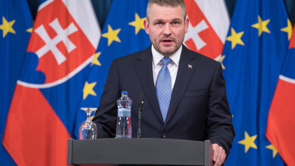 Ministerka vnútra SR Denisa Saková a prezident Policajného zboru SR Milan Lučanský, počas pracovného stretnutia s predsedom vlády SR Petrom Pellegrinim. Na snímke je Peter Pellegrini.