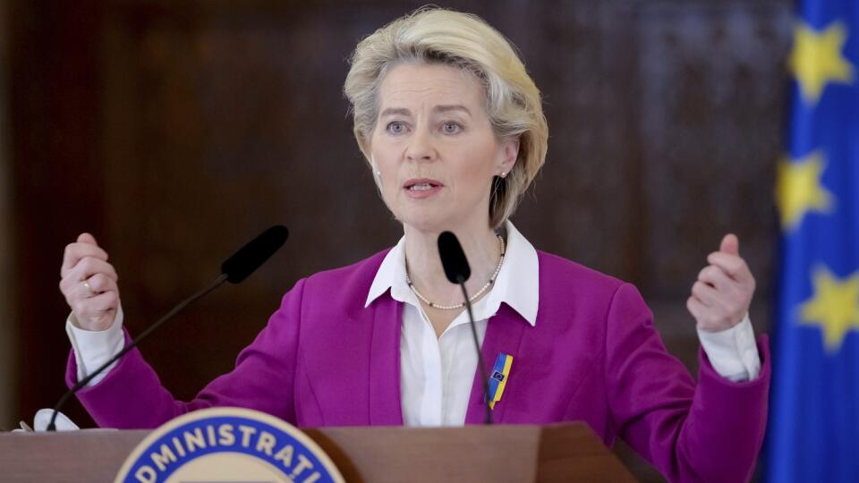 KK37 Bukurešť - Predsedníčka Európskej komisie Ursula von der Leyenová počas tlačovej konferencie s rumunským prezidentom Klausom Iohannisom 3. marca 2022 v Bukurešti. FOTO TASR/AP
European Commission President Ursula von der Leyen addresses a media conference at the Cotroceni presidential palace in Bucharest, Romania, Thursday, March 3, 2022. (AP Photo/Alexandru Dobre)