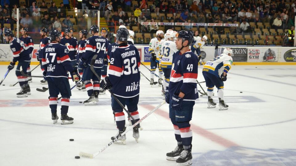 Slovan uspel na ľade nováčika z Humenného 8:3, pre ktorého to bol vôbec prvý domáci duel v najvyššej súťaži v histórii.