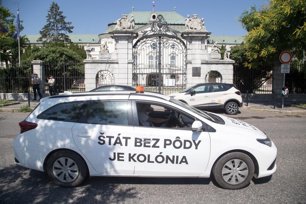 Protest farmárov pred Úradom vlády SR