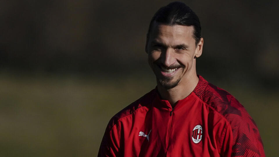 WA 25 Carnago - Nová posila AC Miláno Zlatan Ibrahimovič sa usmieva počas tréningu v tréningovom centre Milanello pri Miláne 9. januára 2020. FOTO TASR/AP
AC Milan's Zlatan Ibrahimovic smiles during a training session at Milanello training center, near Milan, Italy, Thursday Jan. 9, 2020. (Davide Spada /LaPresse via AP)