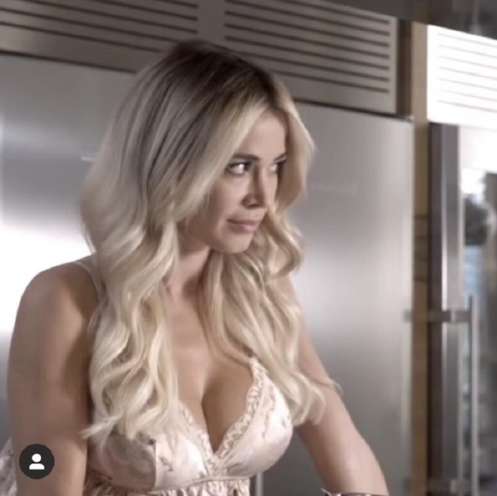 Sexi Dilette Leotta si pripravuje kávu v spoločnosti Ibrahimoviča.