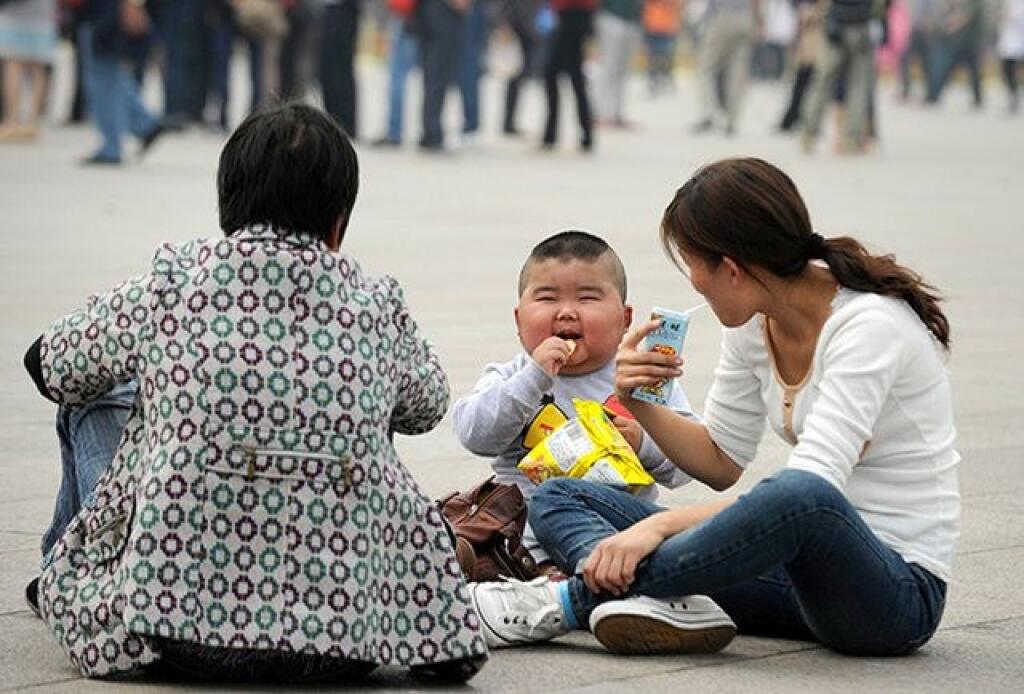 Одна семья один ребенок почему. Одна семья - один ребёнок. Политика одного ребенка в Китае. С какого года в Китае разрешили второго ребенка.
