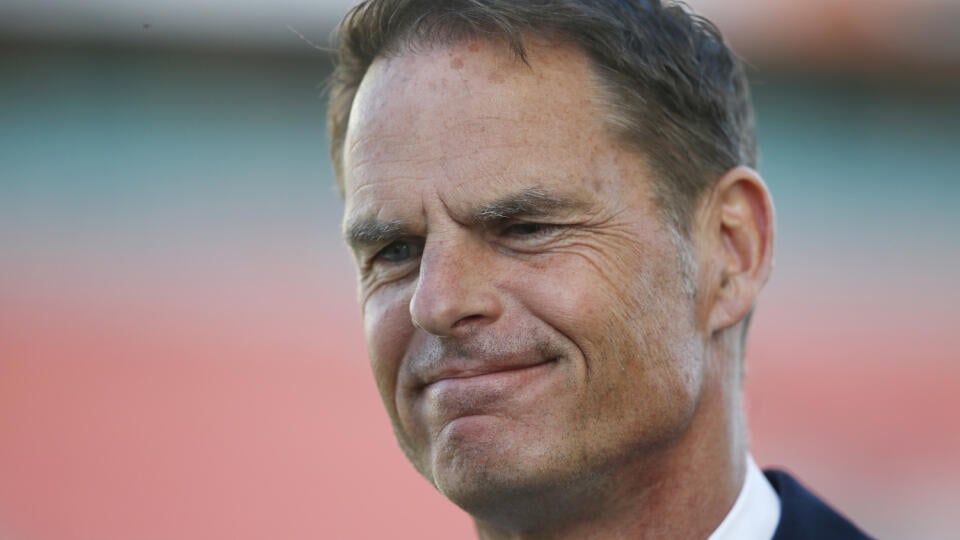 EBE 32 Faro - Na snímke tréner holandskej futbalovej reprezentácie Frank de Boer počas rozhovoru s televíznym štábom pred prípravným medzištátnym zápasom na EURO 2020 Holandsko - Škótsko v portugalskom meste Faro v stredu 2. júna 2021. FOTO TASR/AP

Netherlands' coach Frank de Boer pauses while speaking to a TV crew before the start of the international friendly soccer match between the Netherlands and Scotland at the Algarve stadium outside Faro, Portugal, Wednesday June 2, 2021. (AP Photo/Migu