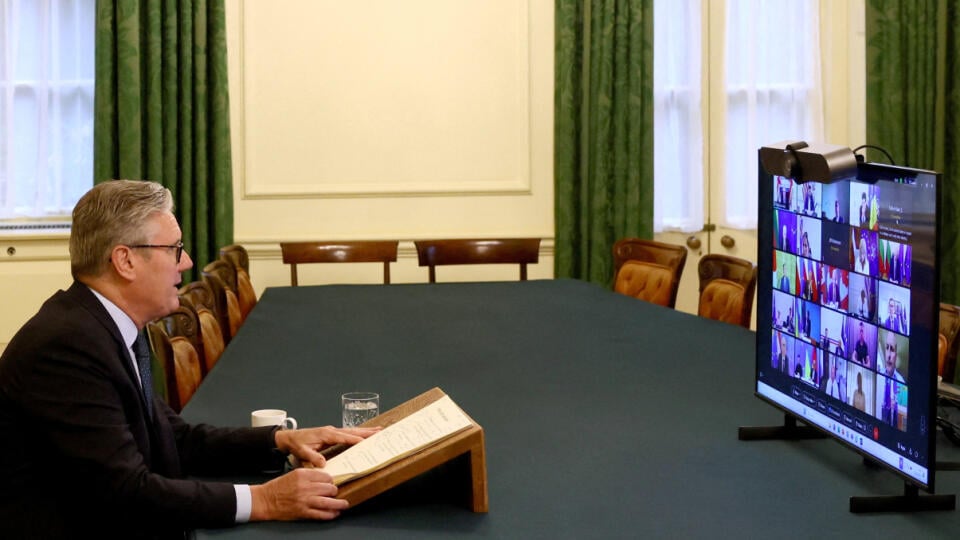 KK30 Londýn - Britský premiér Keir Starmer počas videohovoru s európskymi lídrami o Ukrajine v stredu 13. augusta 2025 v Londýne. FOTO TASR/AP
Britain's Prime Minister Keir Starmer co-chairs a videoconference call with European leaders on Ukraine, in London, Wednesday, Aug. 13, 2025. (Jack Taylor/Pool Photo via AP)