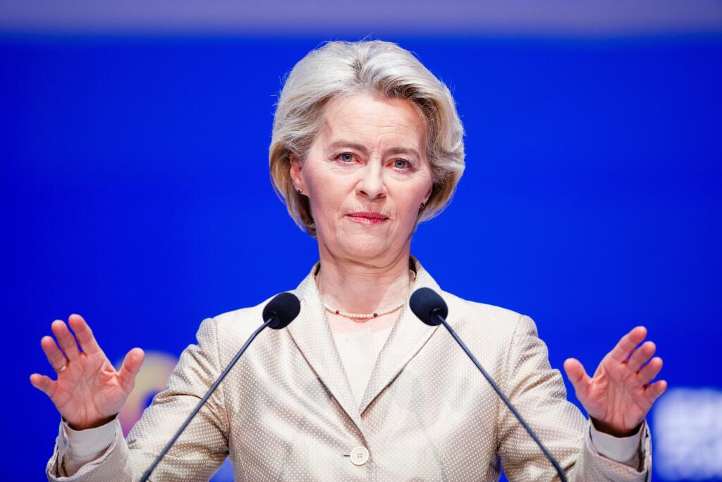 Politológ: Ursula von der Leyenová je dobrá v hasení problémov, ktoré sama zapálila