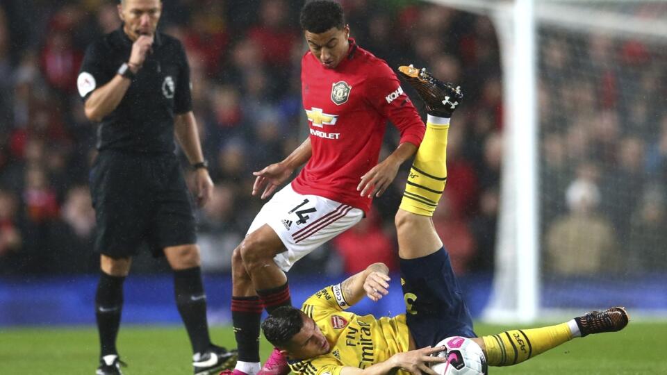 Futbalisti Manchestru United remizovali v pondelňajšom šlágri 7. kola anglickej Premier League s Arsenalom Londýn 1:1.