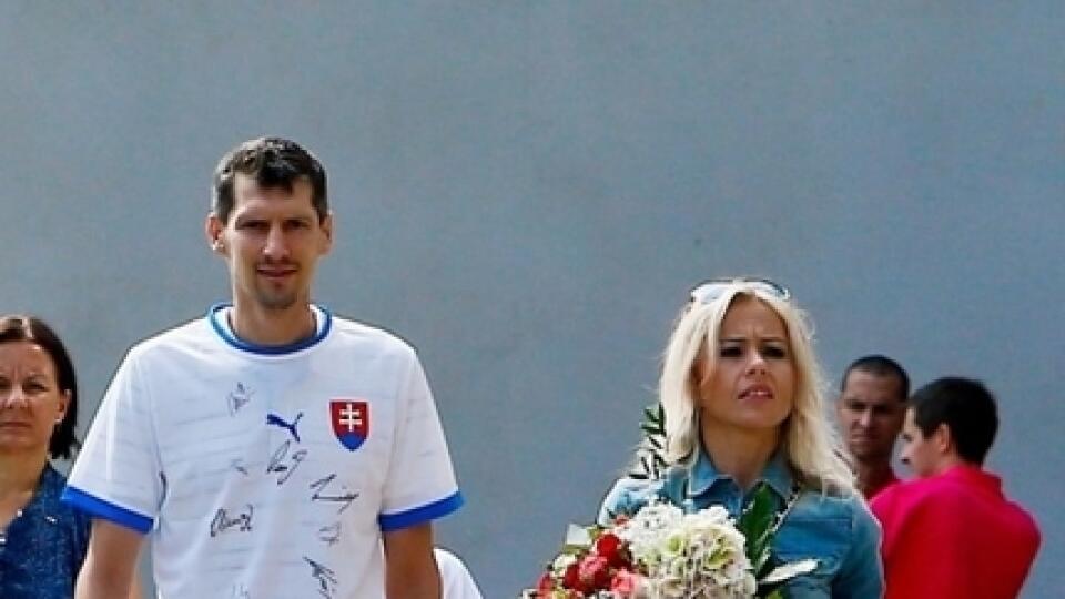 Pri Mariánovi Čišovskom stojí počas boja proti chorobe manželka Martina.