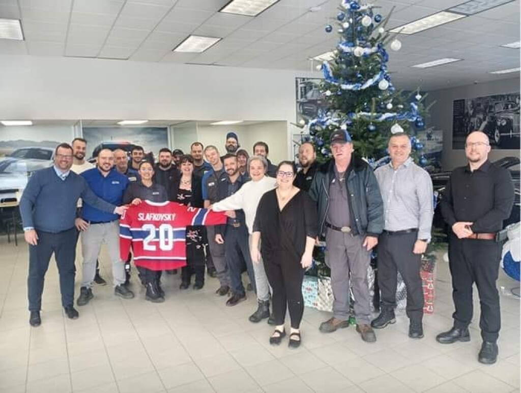 Náš hokejista si nový Ford Bronco Sport prevzal osobne v predajni len nedávno.