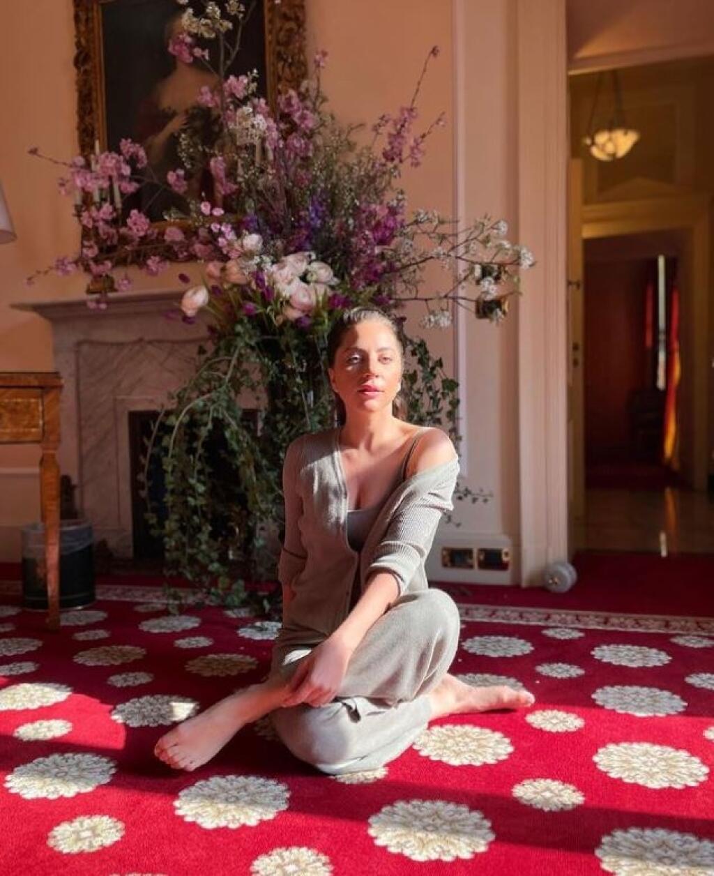 Lady Gaga sa elegancia zapáčila. Na najnovších fotografiách vyzerá báječne!
