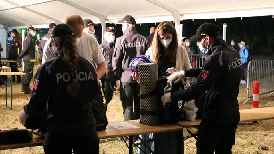 The gates of the area in Šaštín were opened on Tuesday at 10 pm, some believers decided to sleep here.  Every visitor is checked by the police.