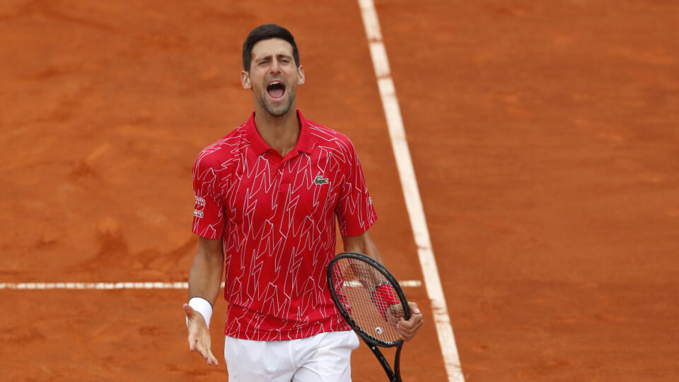 JB 31 Belehrad - Srbský tenista Novak Djokovič reaguje v zápase štvorhry so Srbkou Jelenou Jankovičovou proti dvojici Nenad Zimonjič a Olga Danilovičová počas charitatívneho turnaja Adria Tour v Belehrade 12. júna 2020. Srbský tenista Novak Djokovič odohrá sériu tenisových turnajov na Balkáne, keďže svetové turnaje sú pre pandémiu nového koronavírusu pozastavené. FOTO TASR/AP
Serbia's Novak Djokovic reacts during a tennis doubles match with Jelena Jankovic against Serbia's Nenad Zimonjic and Ol