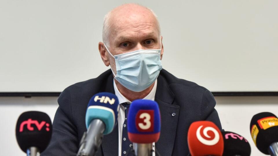 Na snímke prezident Slovenskej lekárskej komory Marian Kollár počas tlačovej konferencie Slovenskej lekárskej komory 19. októbra 2020 v Bratislave. FOTO TASR - Pavol Zachar *** Local Caption *** portrét šírka rúško choroba COVID 19 vírus koronavírus SARS CoV 2 pandémia
