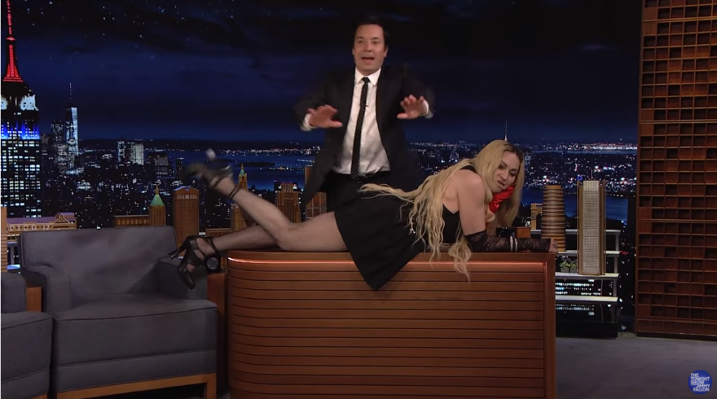 Madonna sa v talk show poriadne odviazala.