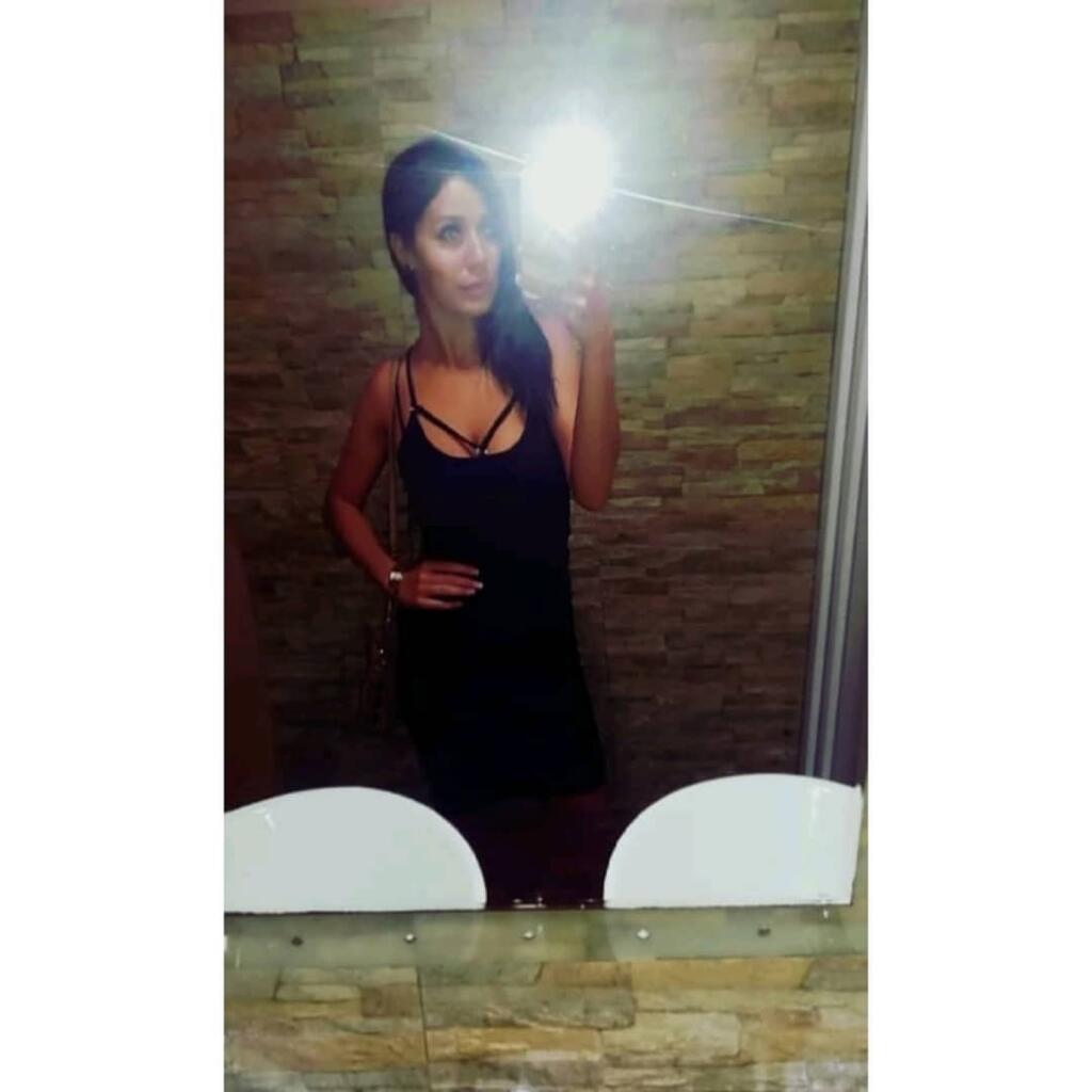 Sexi Ana Staševičová je hlásateľkou aj hovorkyňou futbalového klubu, ale fanúšikovia ju majú radšej bez saka.