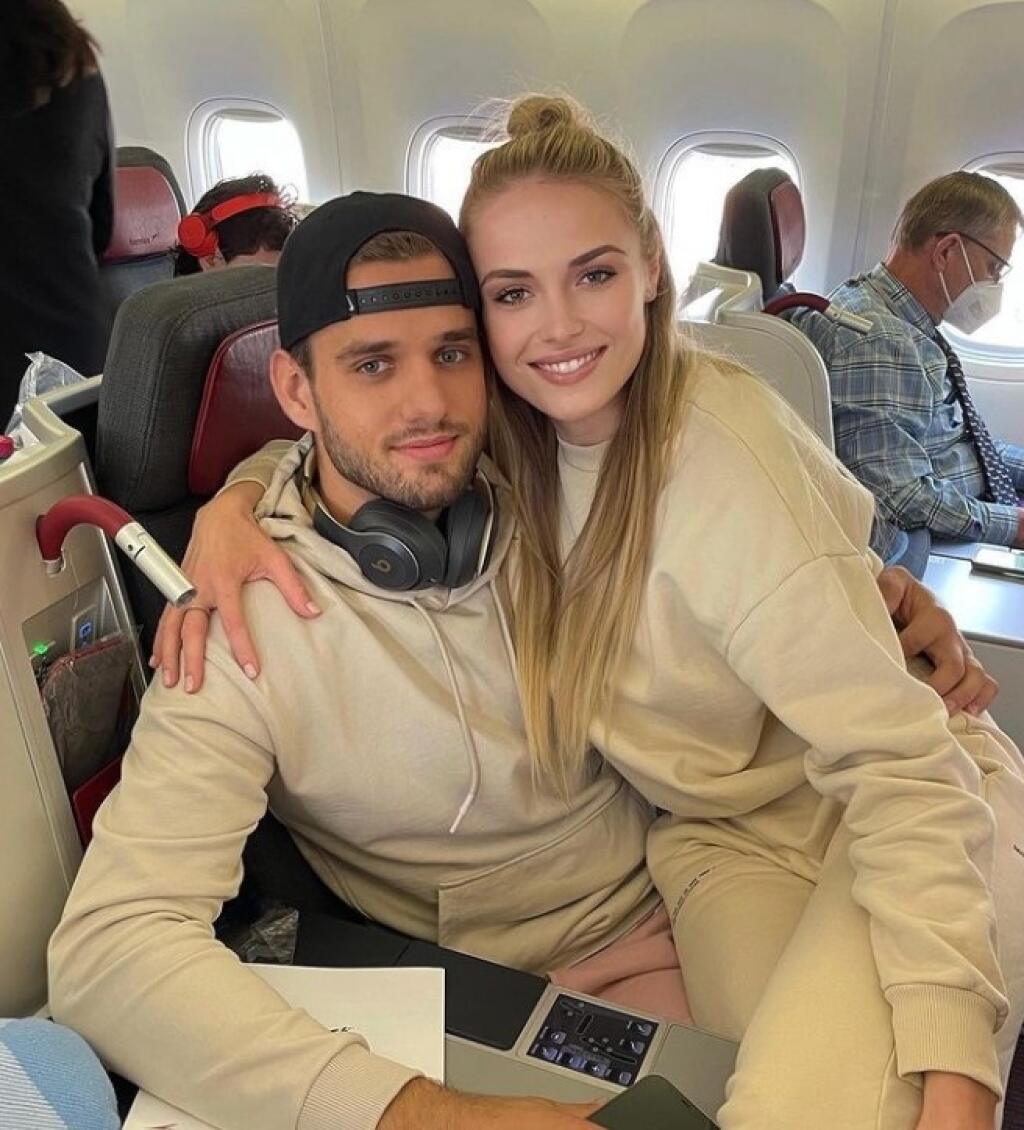 Sexi misska Natália Hoštáková robí v New Jersey spoločnosť nášmu obrancovi Christiánovi Jarošovi.