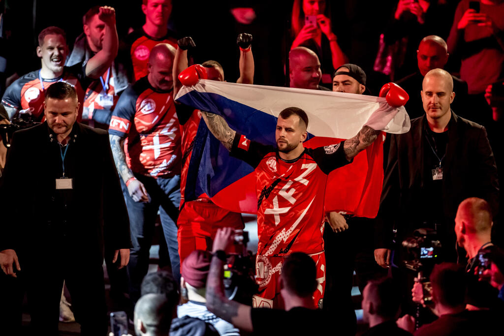 FOTO Rytmus má za sebou boxerský zápas! Takto ste ho ešte nevideli: Zaliaty krvou a totálne na dne!