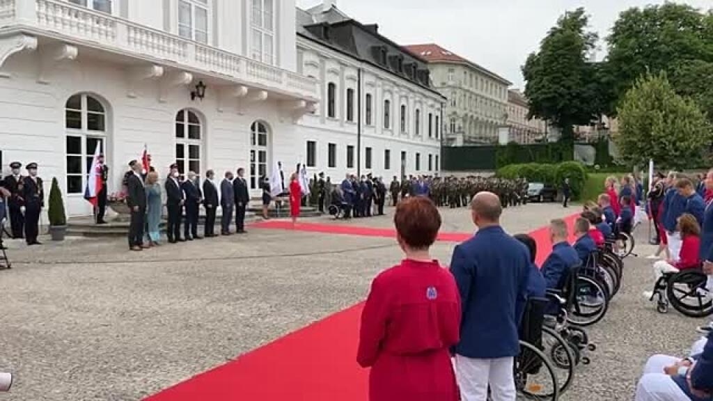 FOTO Aj nahodená Čaputová musel odstúpiť: Na slávnosti ju zatienili mladšie