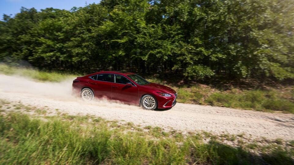 Lexus ES 250 AWD.