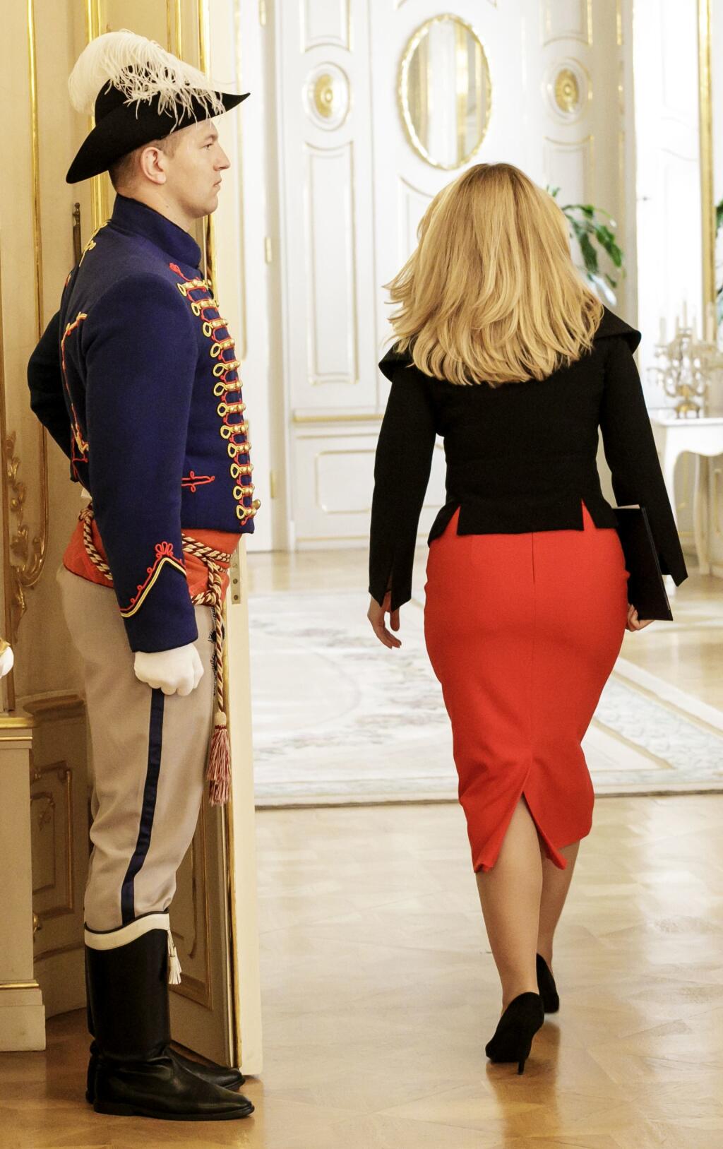 Na snímke prezidentka SR Zuzana Čaputová odchádza po vyjadrení k aktuálnej politickej situácii v Bratislave 26. augusta 2019. FOTO TASR – Dano Veselský
