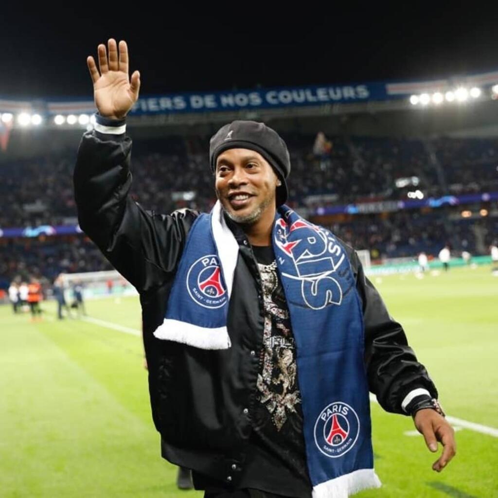 Ronaldinho si zápas v Paríži užíval.
