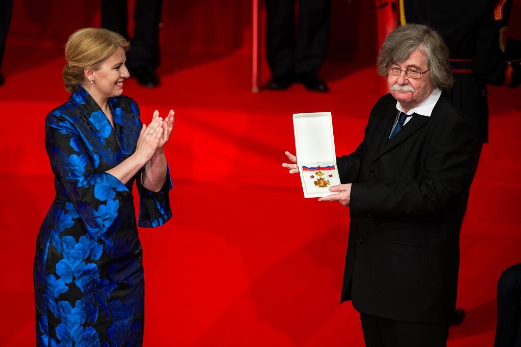 Prezidentka SR Zuzana Čaputová udeľovala štátne vyznamenania v budove Slovenskej filharmónie v Bratislave.