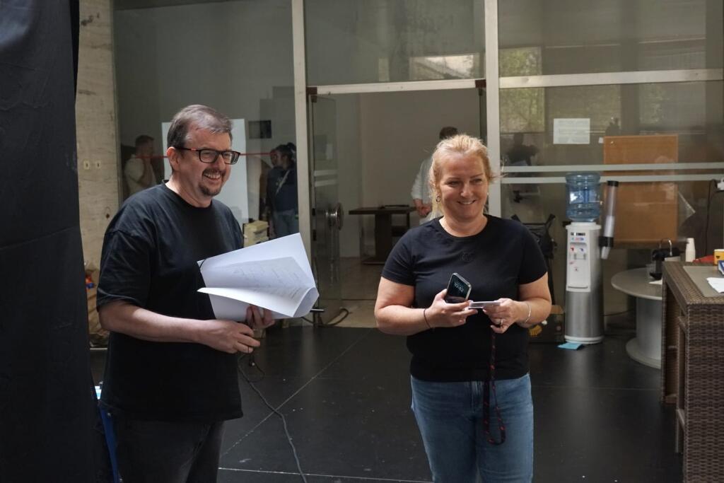 Režisér Ján Sebechlebský a generálna riaditeľka STVR Martina Flašíková na nakrúcaní 2. série Dotyku života.