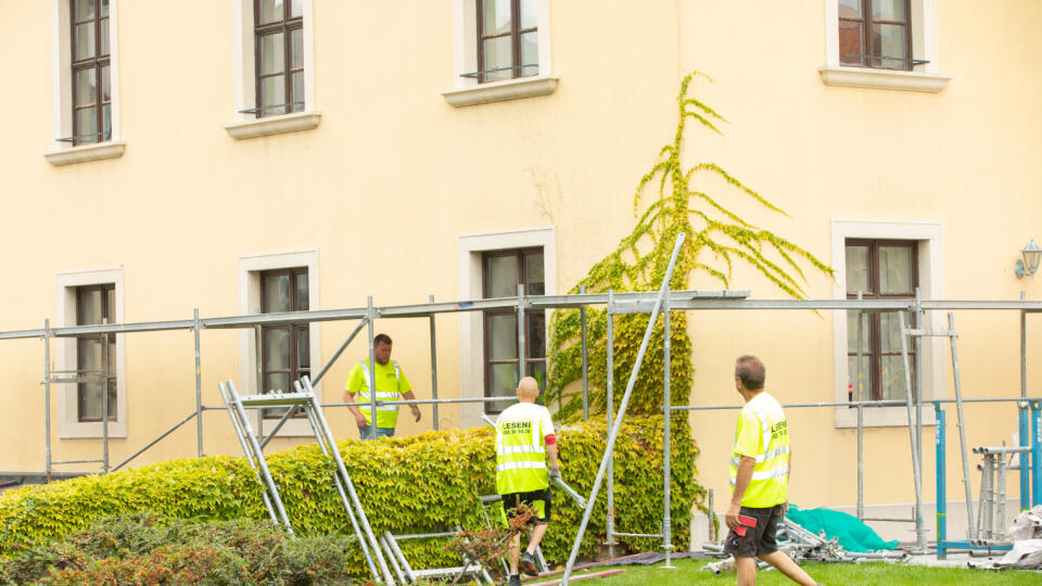 Na fotkách je Katarína Cséfalvayová poslankyňa NR SR.