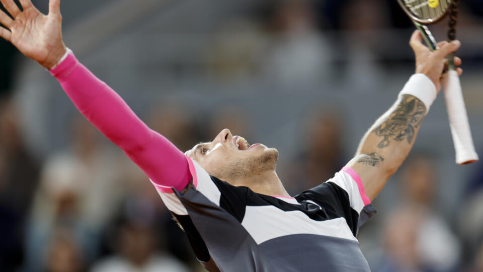 WA 2 Paríž - Slovenský tenista Alex Molčan reaguje v zápase 2. kola dvojhry mužov proti Nemcovi Alexandrovi Zverevovi na grandslamovom turnaji Roland Garros v Paríži vo štvrtok 1. júna 2023. FOTO TASR/AP
Slovakia's Alex Molcan reacts during his second round match of the French Open tennis tournament against Germany's Alexander Zverev, at the Roland Garros stadium in Paris, Thursday, June 1, 2023. (AP Photo/Jean-Francois Badias)