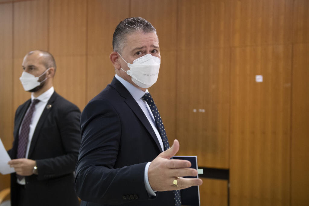 Na snímke minister vnútra SR Roman Mikulec (OĽANO) počas 44. rokovania vlády SR 1. decembra 2021 v Bratislave. FOTO TASR - Pavel Neubauer