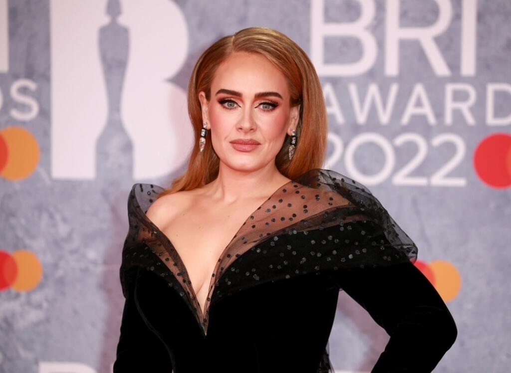 Britskej speváčke Adele v minulosti operovali polypy na hlasivkách.