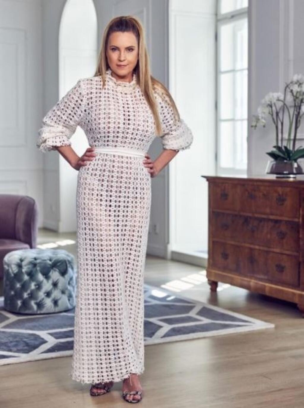 Erika Judínyová si obliekla dlhé priesvitné šaty.