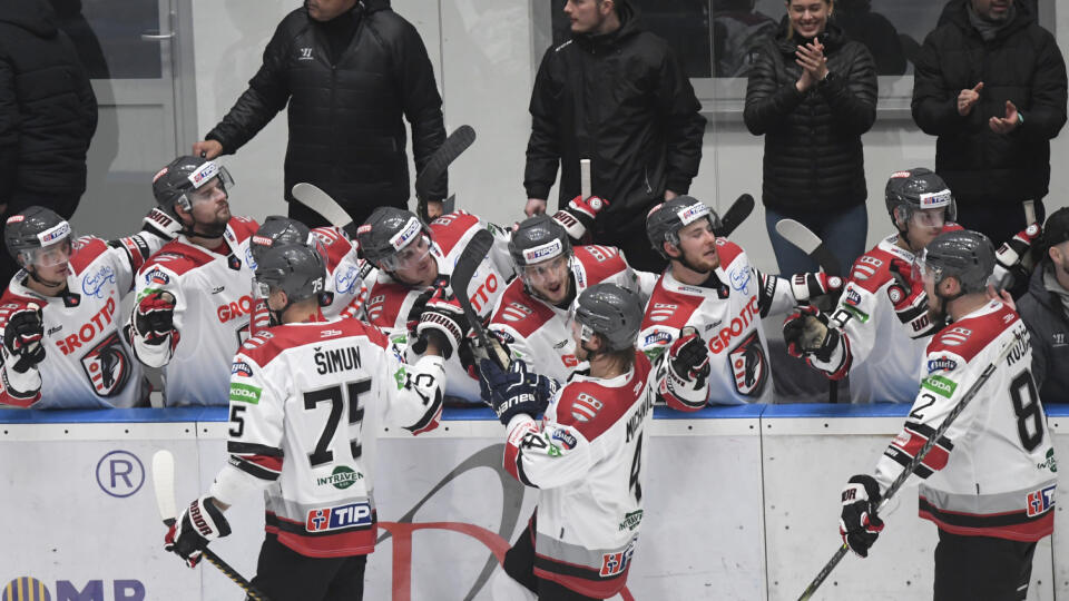 Na snímke striedačka Prešova po prvom góle v 17. kole hokejovej Tipos extraligy HC Grotto Prešov – HC Košice v Prešove 19. novembra 2021. FOTO TASR – František Iván