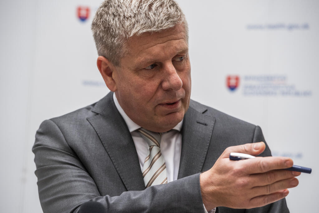 Na snímke minister zdravotníctva SR Vladimír Lengvarský (nominant OĽaNO) počas tlačového brífingu k aktuálnym témam v Bratislave 10. novembra 2022. FOTO TASR - Jaroslav Novák