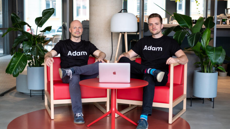 Spoluzakladatelia startupu Adam, Jakub Dvořák a Roman Sysel