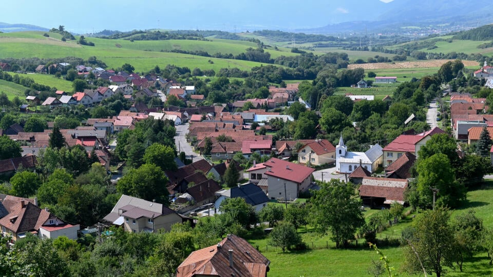 Pohľad na Podhradie z návršia, kde sa kedysi týčila strážna veža.