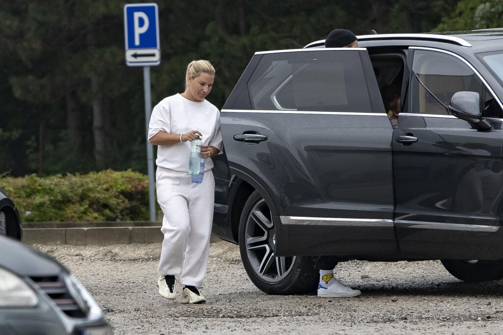 Bývalá tenistka Dominika Navara Cibulková a jej manžel Michal Navara vzali svojho syna Jakubka do detského centra Kids House v bratislavskom Aircraft sport hose nedaľeko letiska M.R. Štefánika.