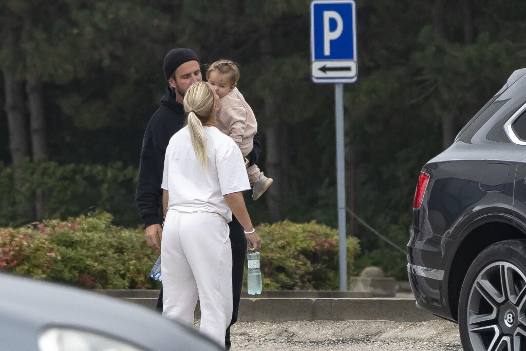 Bývalá tenistka Dominika Navara Cibulková a jej manžel Michal Navara vzali svojho syna Jakubka do detského centra Kids House v bratislavskom Aircraft sport hose nedaľeko letiska M.R. Štefánika.