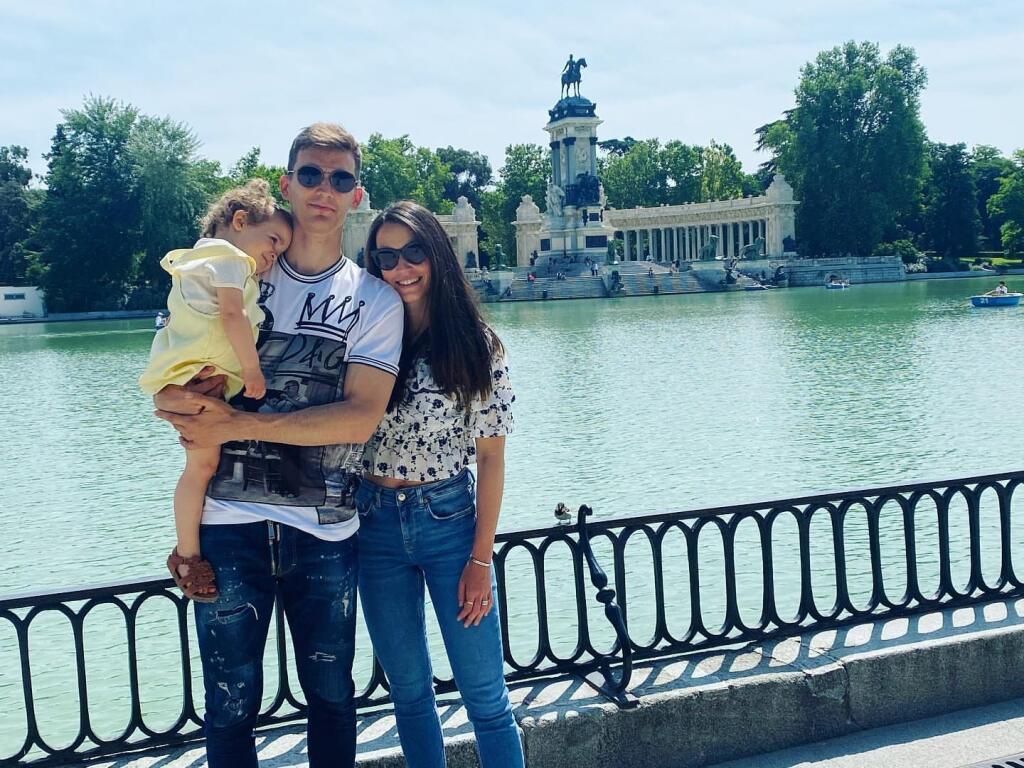 Ana López – Šarmantná brunetka je partnerkou obrancu Diega Llorenteho. Spoločne sa vytešujú dvojročnému dievčatku.