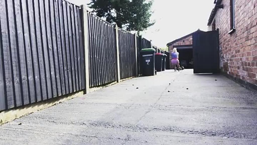FOTO Majsterka sveta počas pandémie roznáša pizzu, aby si zarobila na olympiádu