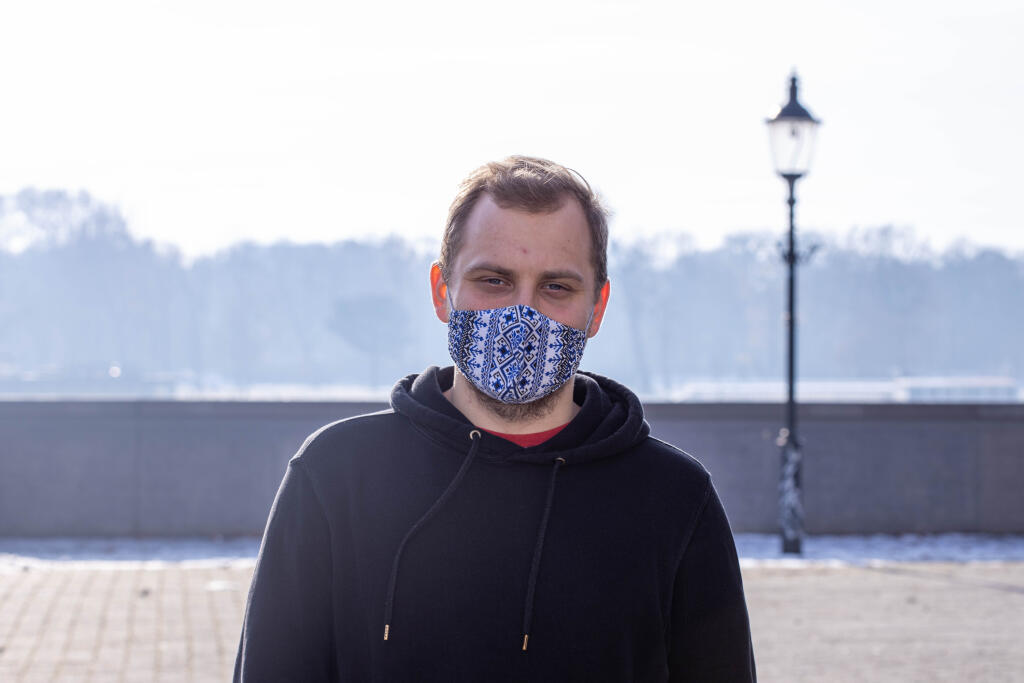 Brezňan Jerguš má len 23 rokov, no napriek tomu chce prevziať zodpovednosť za situáciu, ktorá v súvislosti s pandémiou vznikla.