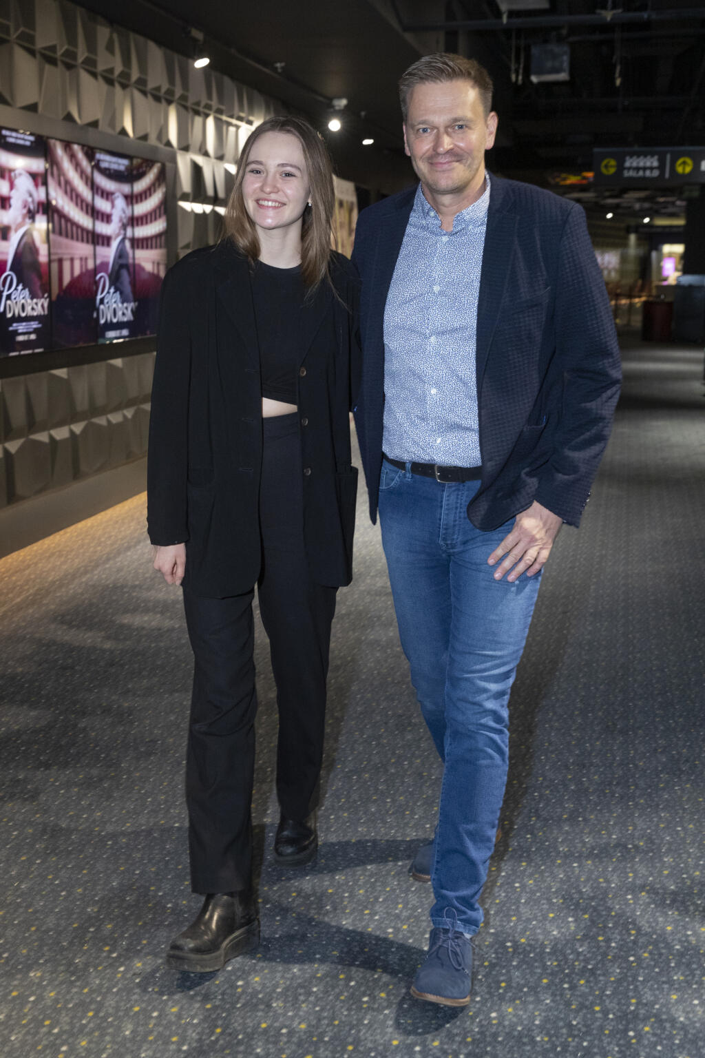 Peter Dvorský - film Ivety Malachovskej o legende slovenskej opery. Premiéra filmu v bratislavskom kine nákupného centra Bory Mall. Na snímke je Martin Nikodým s dcérou Emmou Leou.