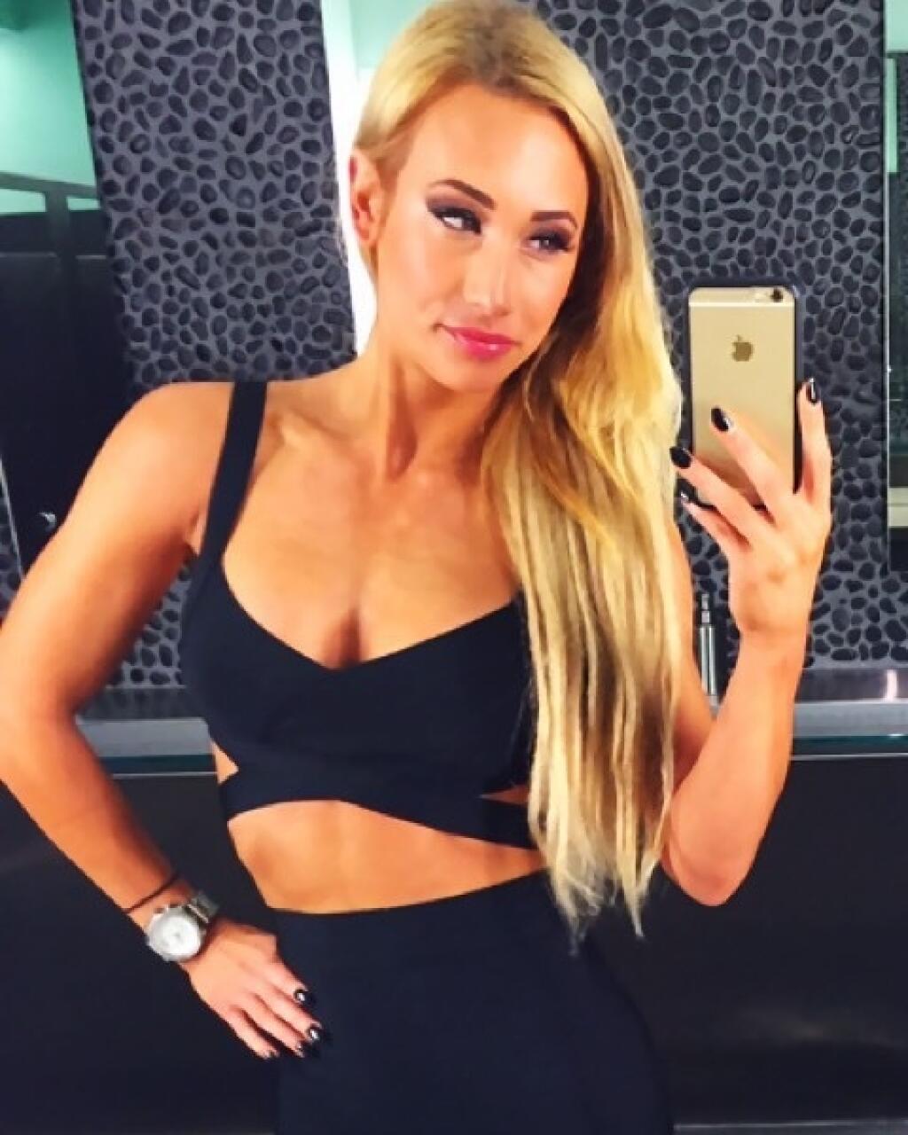 Trapas, ktorý obletel svet. Počas wrestlingového zápasu sa sexi hviezde „podarila“ nehoda, keď sa jej zo šiat vyšmykol prsník a ten videl celý svet.