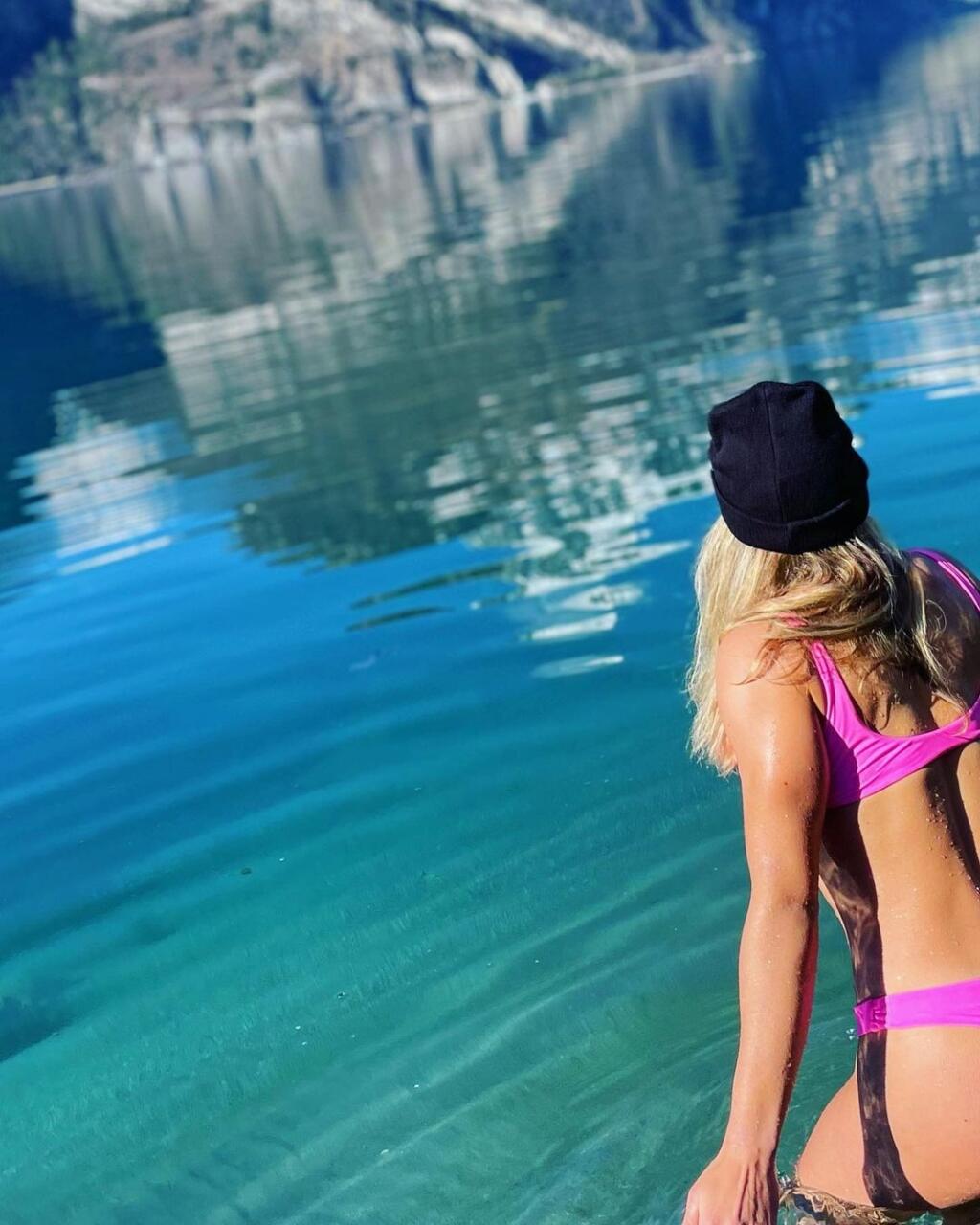 Švajčiarska lyžiarka Corinne Suterová znova predviedla, že patrí medzi najkrajšie športovkyne súčasnosti.